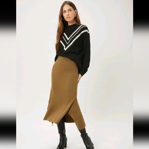 Wool-blend Asymmetrical knit skirt - Picture 4 of 9